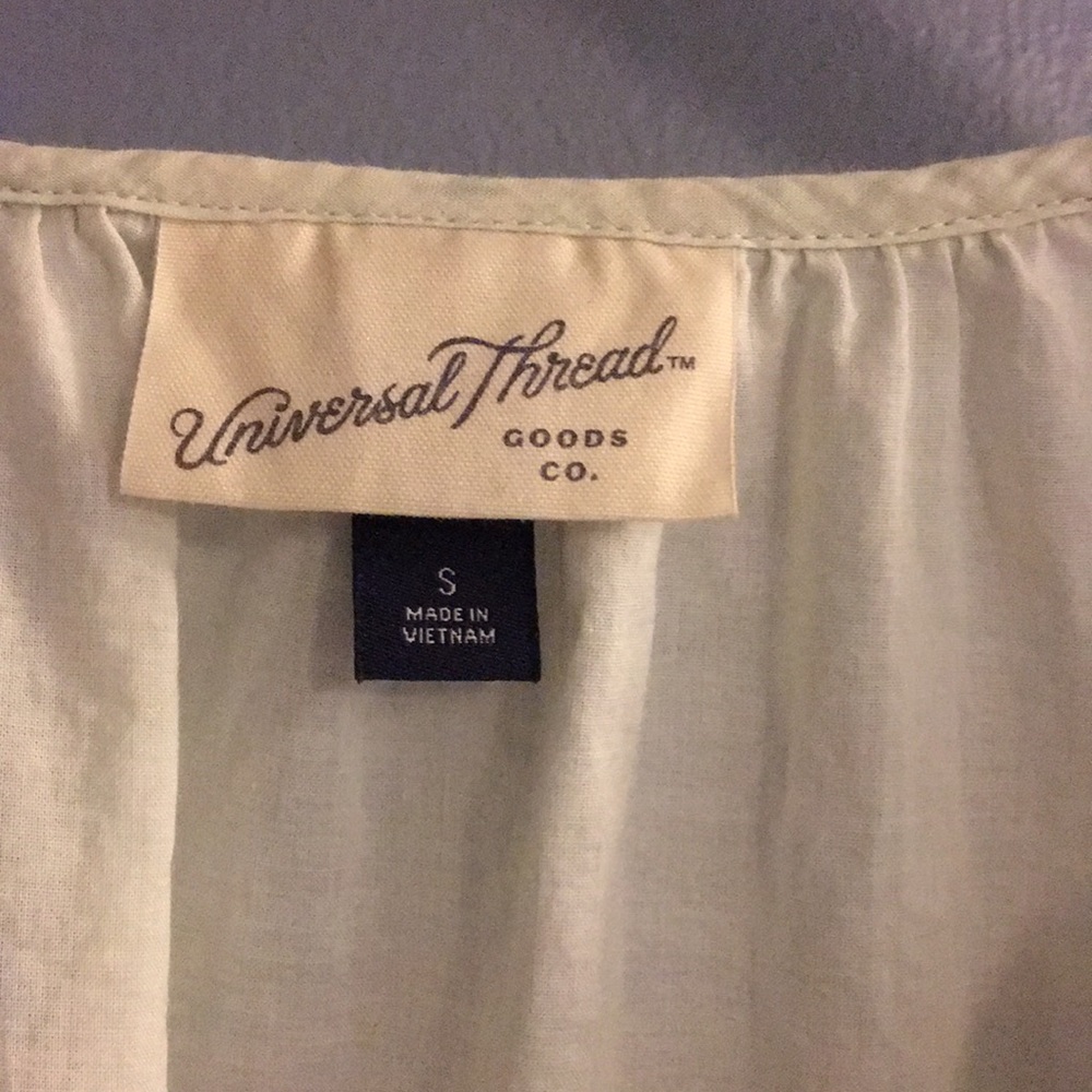 Small Universal Thread Blouse - Picture 3 of 3